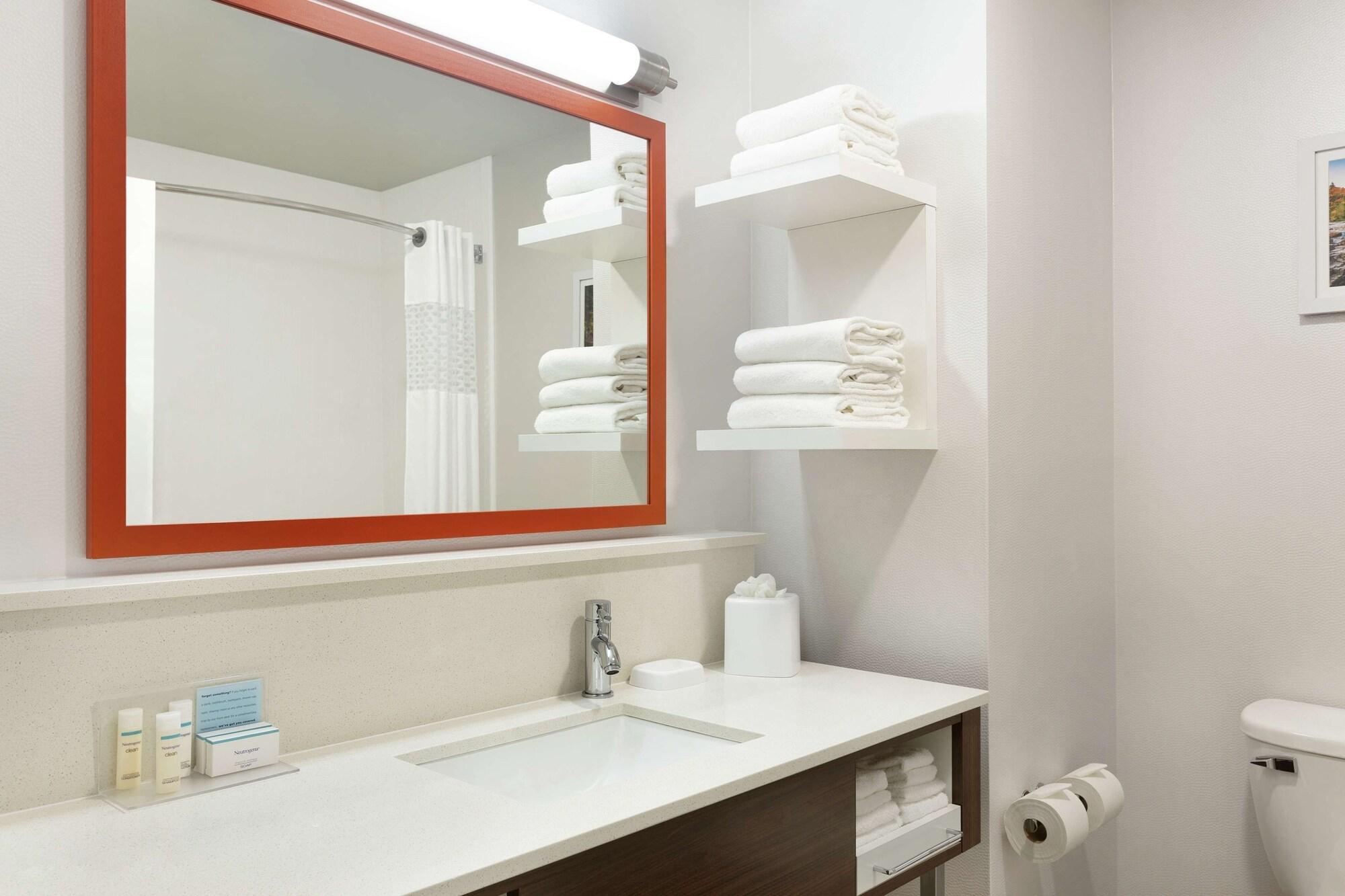 Hampton Inn Dover Bagian luar foto
