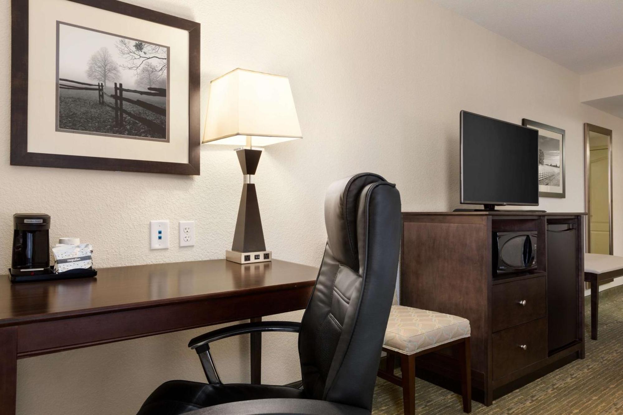 Hampton Inn Dover Bagian luar foto