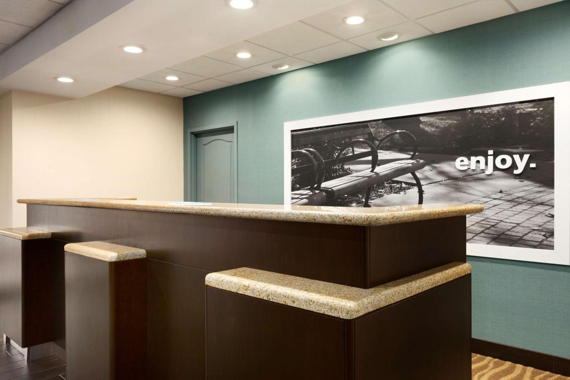 Hampton Inn Dover Bagian luar foto