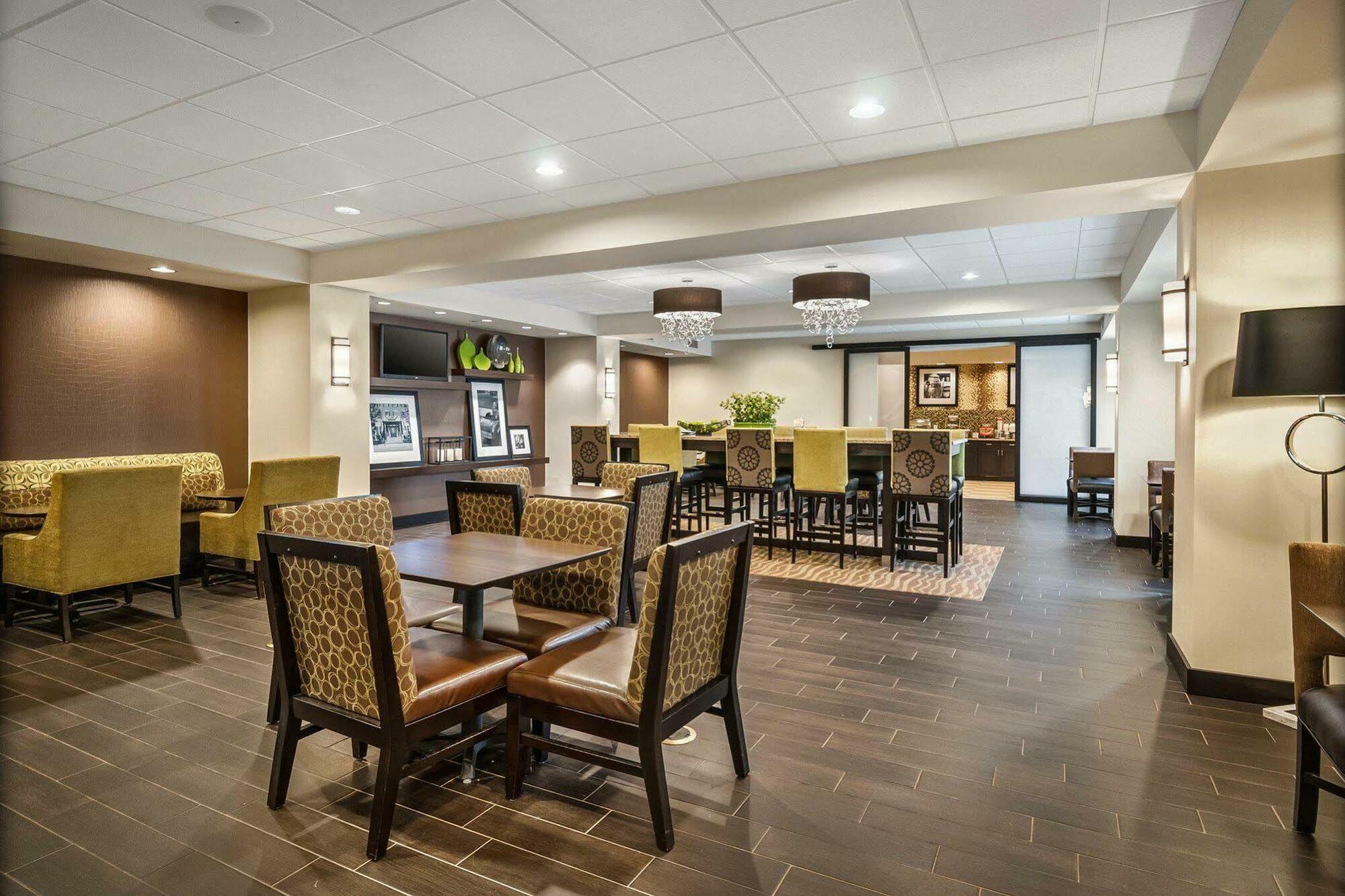 Hampton Inn Dover Bagian luar foto